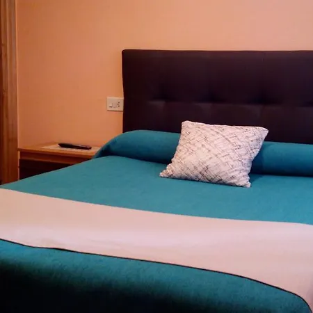 Las Palmeras בית הארחה