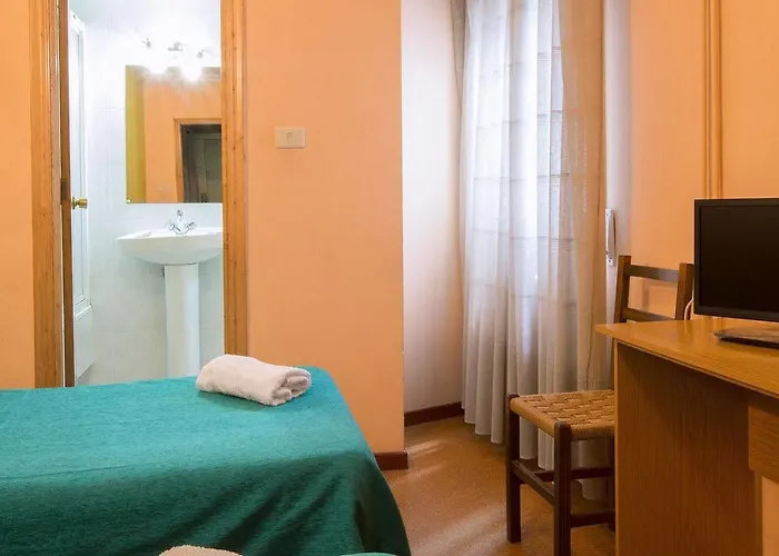 Las Palmeras בית הארחה Lalín